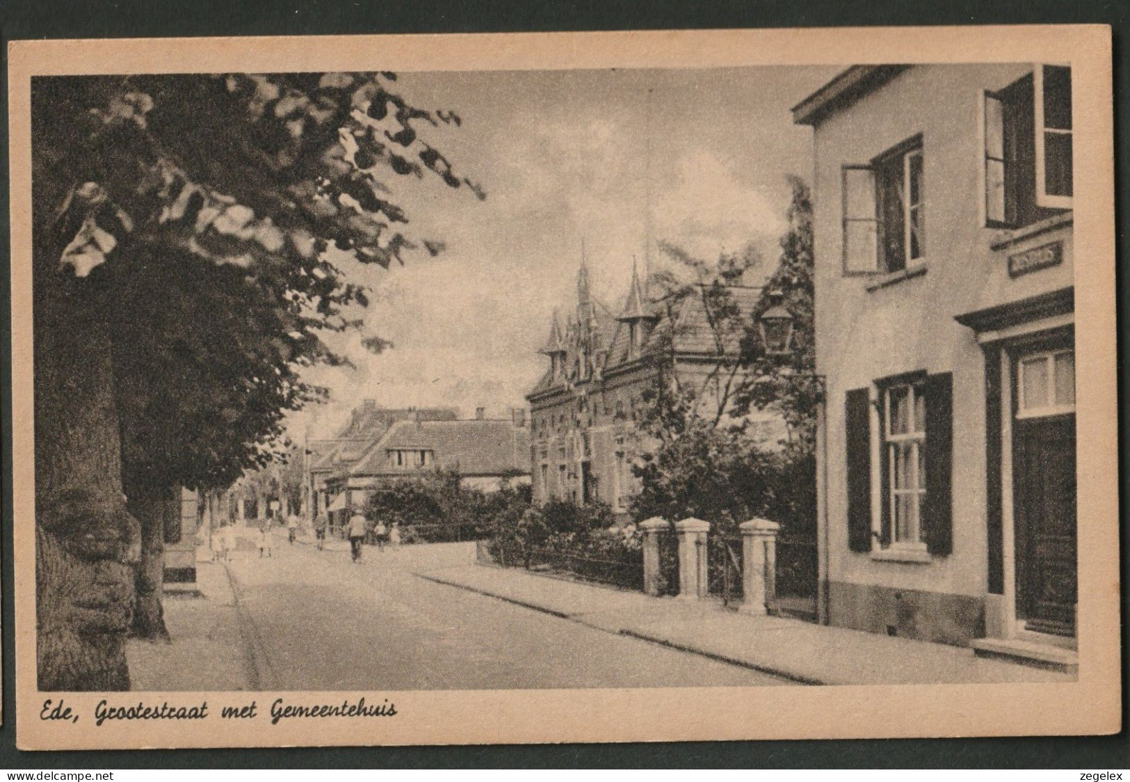 Ede Grootestraat Met Gemeentehuis - Levendig - Ede