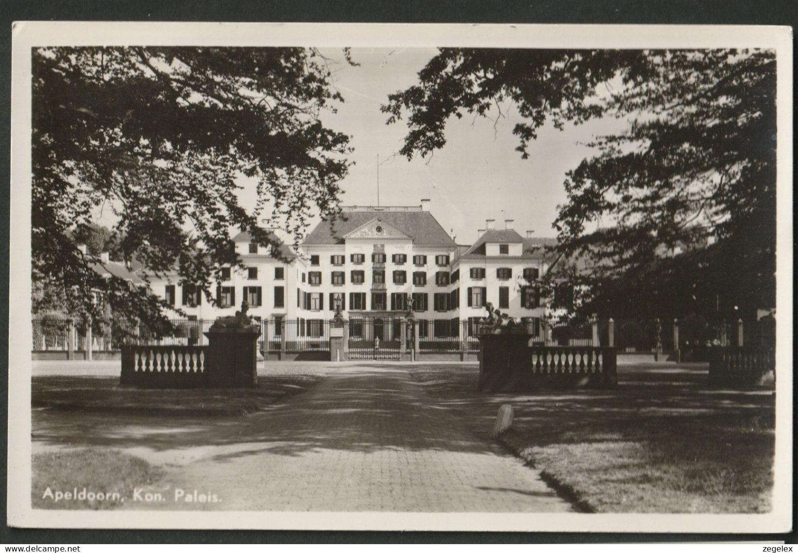 Apeldoorn - Koninklijk Paleis 1951 - Apeldoorn