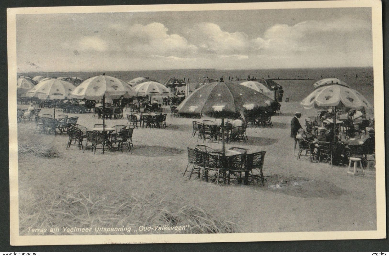 Naarden - Terrein Aan Het Ijsselmeer - Uitspanning "Oud-Valkeveen" 1935. Leuke Strohoedjes. - Naarden