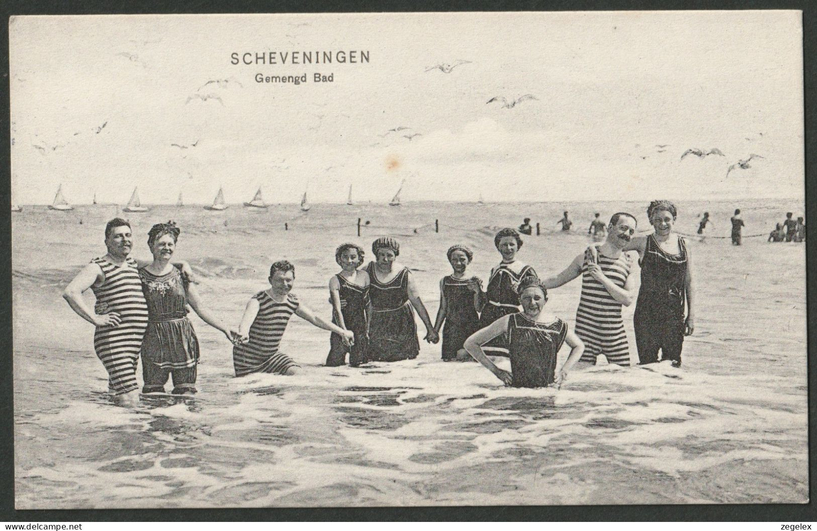 Scheveningen 1913 - Gemengd Bad - Samen In De Branding. De Mannen Dwarsgestreept. - Scheveningen