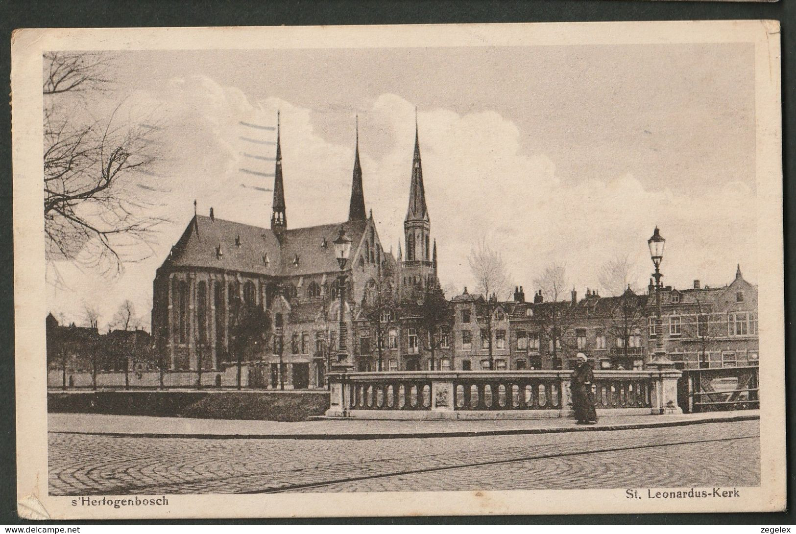 S Hertogenbosch 1917 St. Leonarduskerk Met Voorbijganger - 's-Hertogenbosch