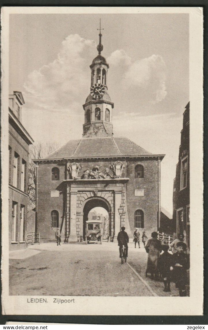 Leiden - Zijlpoort - Levendig - Oldtimer Onder De Zijpoort - Leiden