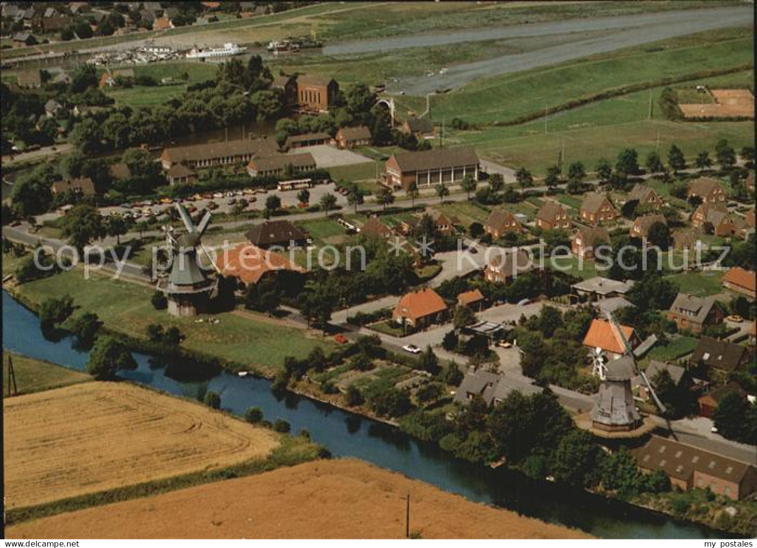 72406900 Greetsiel Zwillingsmuehlen Fliegeraufnahme Greetsiel - Krummhörn