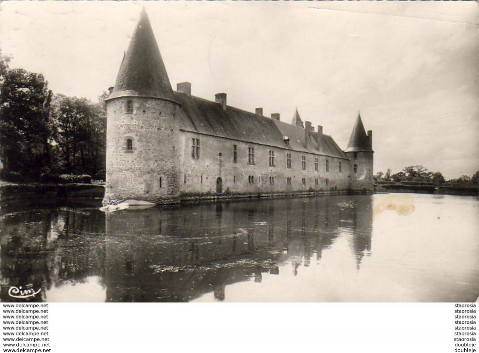 D79  MAISONTHIERS  Par St Loup Sur Thouet Le Château Et Ses Douves - Saint Loup Lamaire