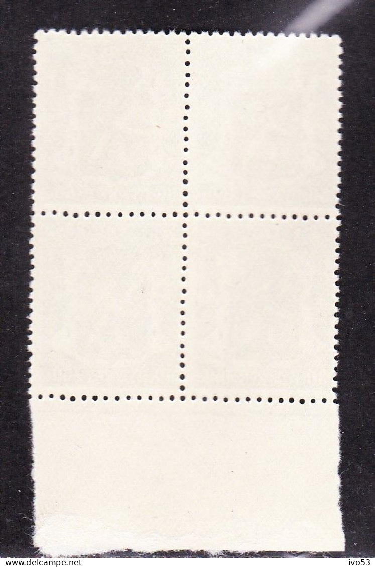 1945 Nr 713A** Zonder Scharnier,blokje Van 4 .Klein Staatswapen.OBP 51 Euro. - 1935-1949 Kleines Staatssiegel