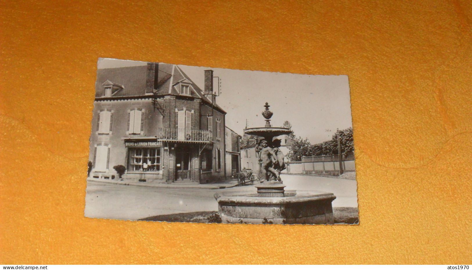 CARTE POSTALE ANCIENNE CIRCULEE DE 1949../ NEUVY SAUTOUR.- LA FONTAINE...CACHET + TIMBRE - Neuvy Sautour