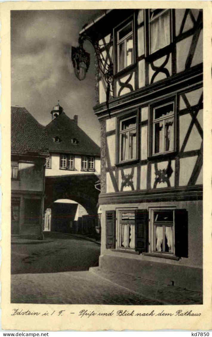 Idstein - Pfeife Und Blick Nach Dem Rathaus - Idstein