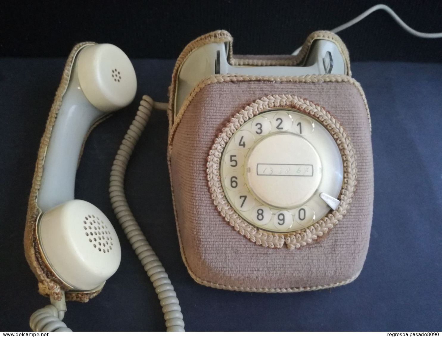 Curioso Teléfono Heraldo Tapizado Con Tela Original De La Epoca. Años 60-70. Téléphone Telephone Phone - Telefonía