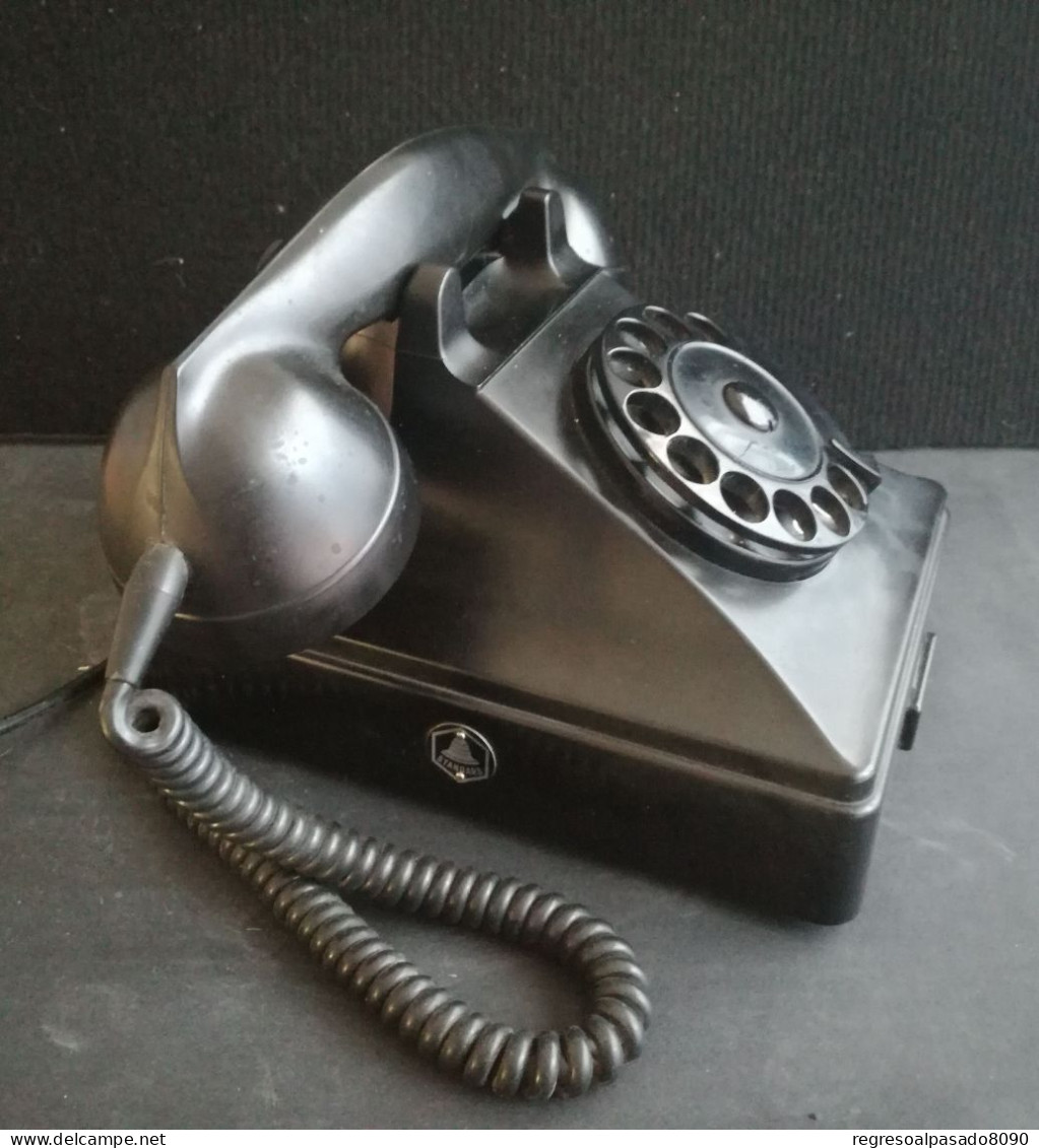 Teléfono baquelita negro de los años 60. Año 1963 téléphone telephone phone
