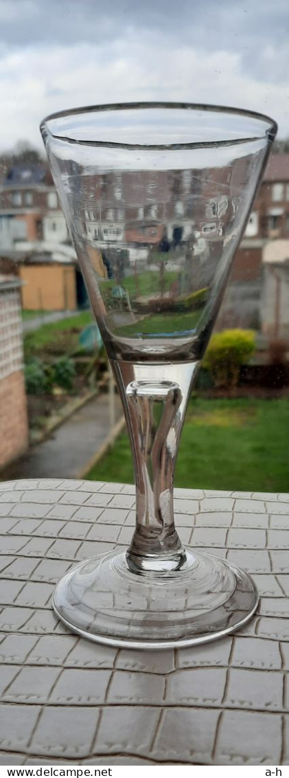 1 Verre Antique , 1700 +. TBE. - Glass & Crystal