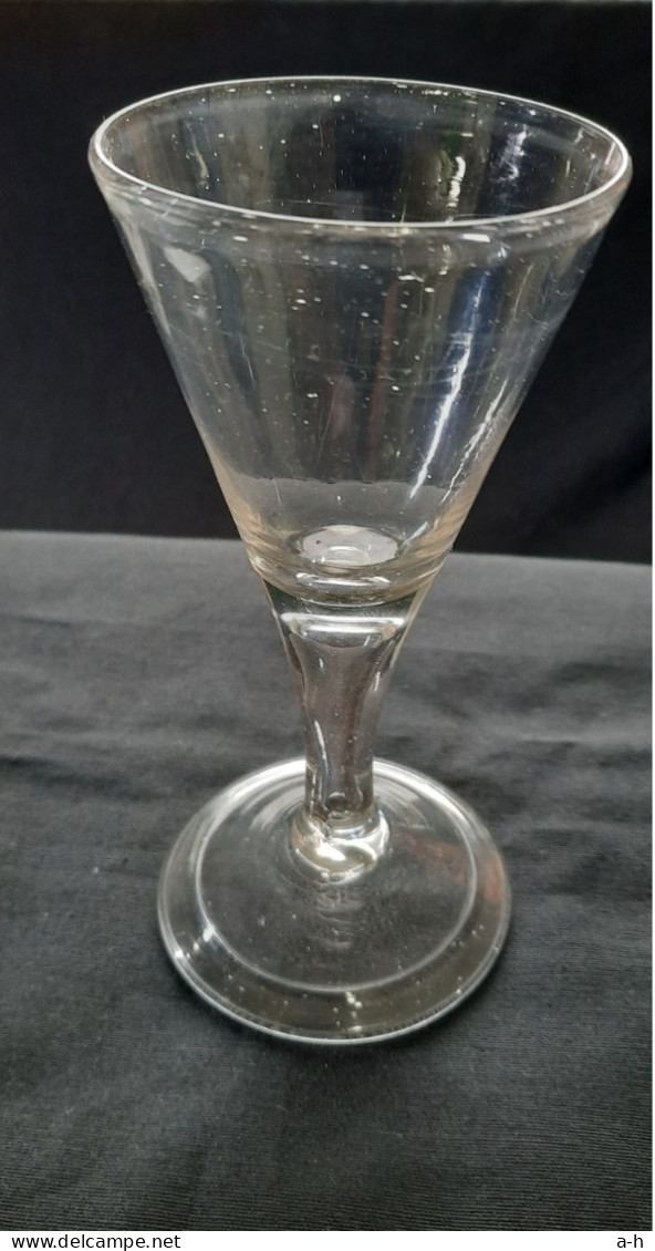 1 Verre Antique , 1700 +. TBE. - Vidrio & Cristal