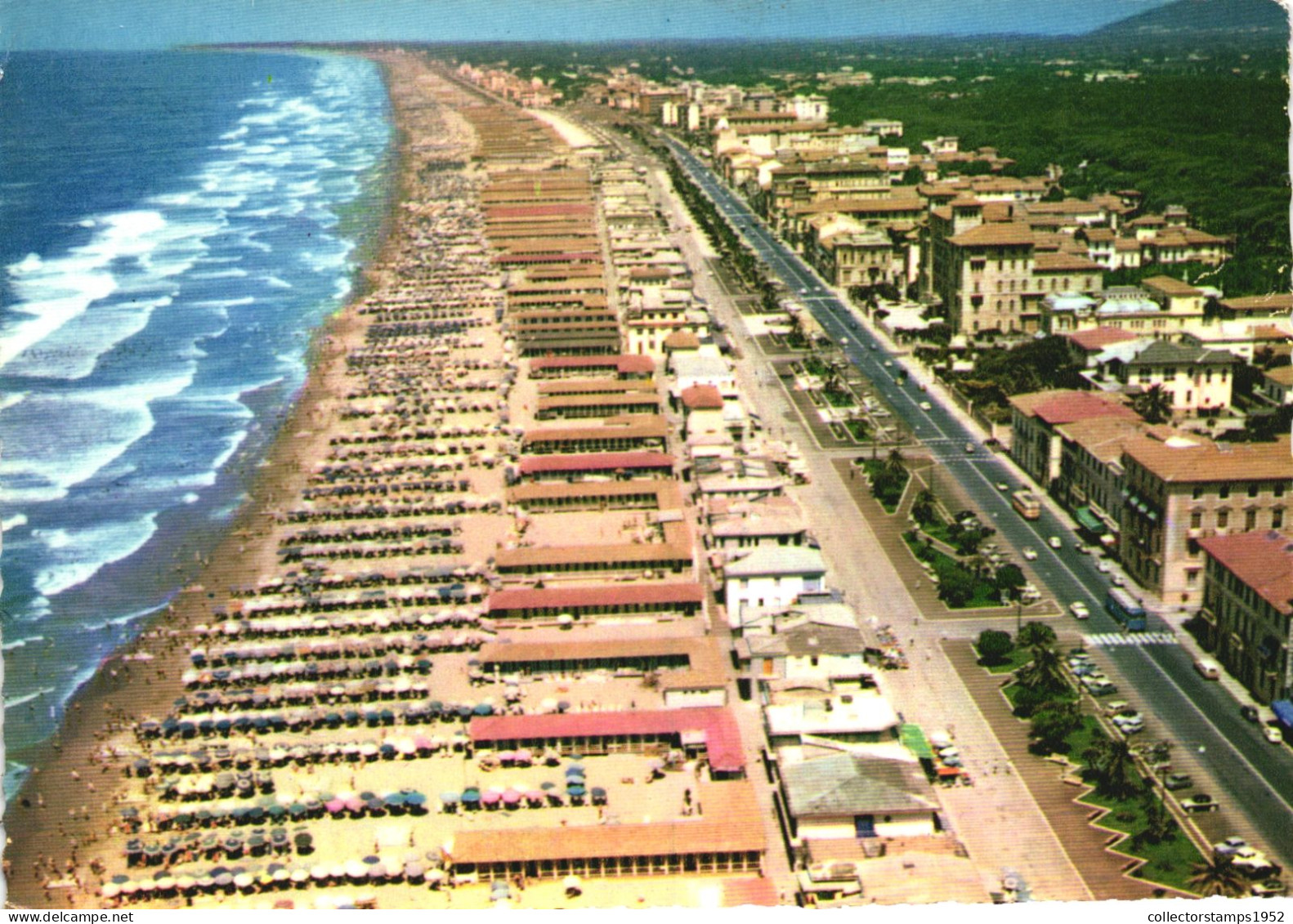 VIAREGGIO, TOSCANA, BEACH, ARCHITECTURE, UMBRELLA, CARS, BUS, ITALY, POSTCARD - Viareggio