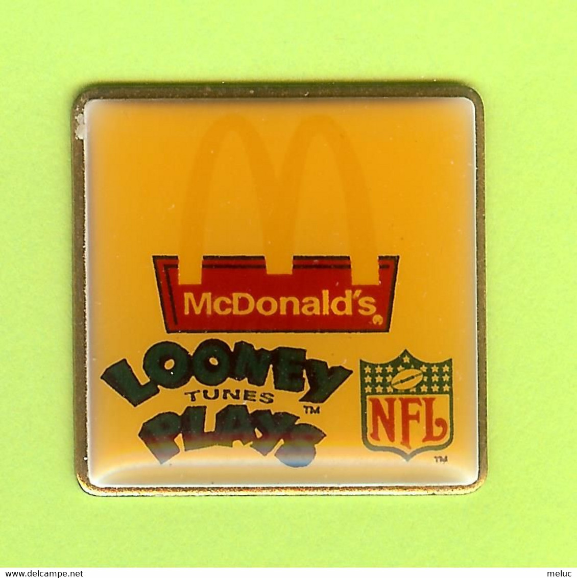 Pin's BD Mac Do McDonald's Looney Tunes Plays NFL Football - 8FF26 - McDonald's