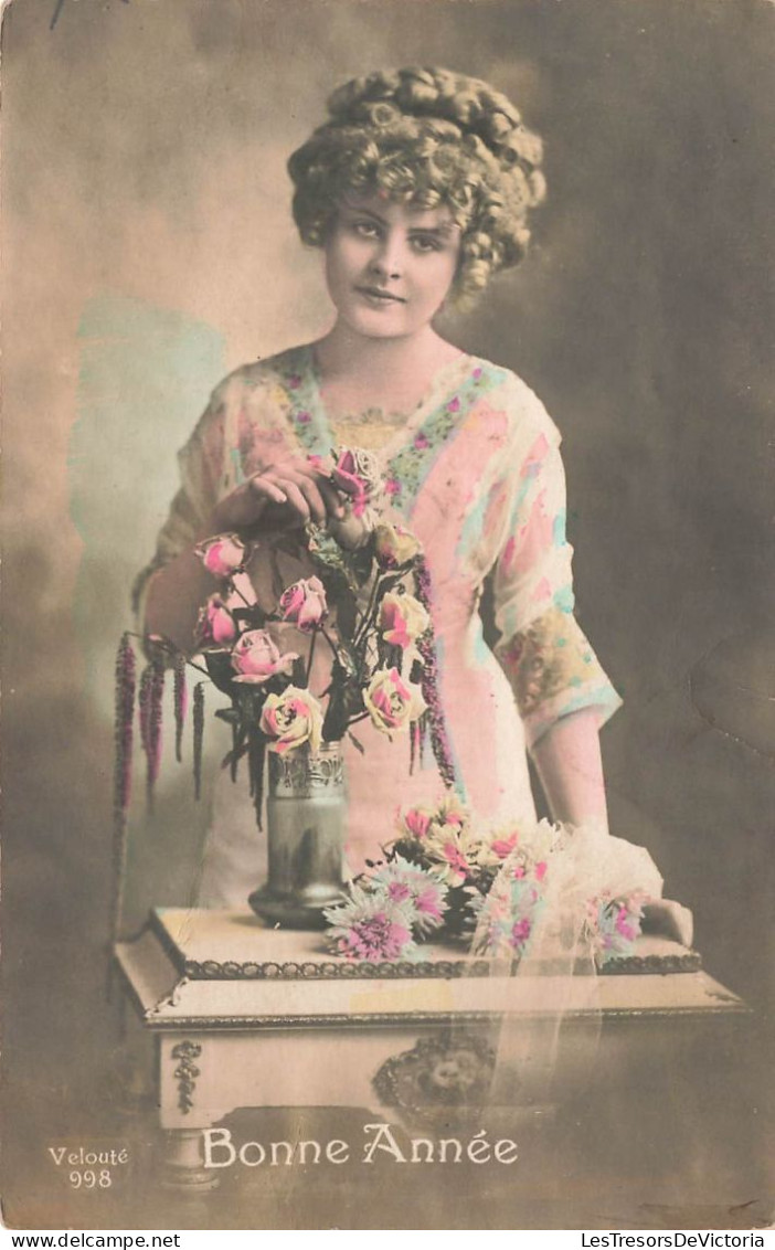 FANTAISIE - Femme - Bonne Année - Vase Rempli De Roses - Carte Postale Ancienne - Frauen