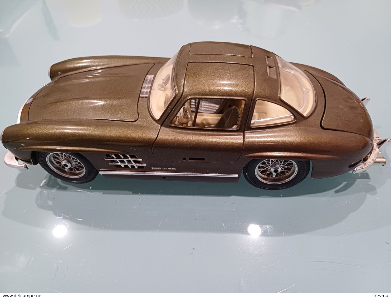 Mercedes Benz 300 SL Au 1/18e Burago - Burago