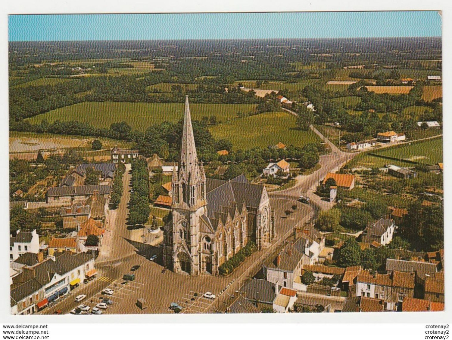 44 SAINT PHILBERT De GRAND LIEU N°6 La Place De L'Eglise Terrain De Foot Citroën 2CV Dyane Tube Renault 4L VW Käfer - Saint-Philbert-de-Grand-Lieu