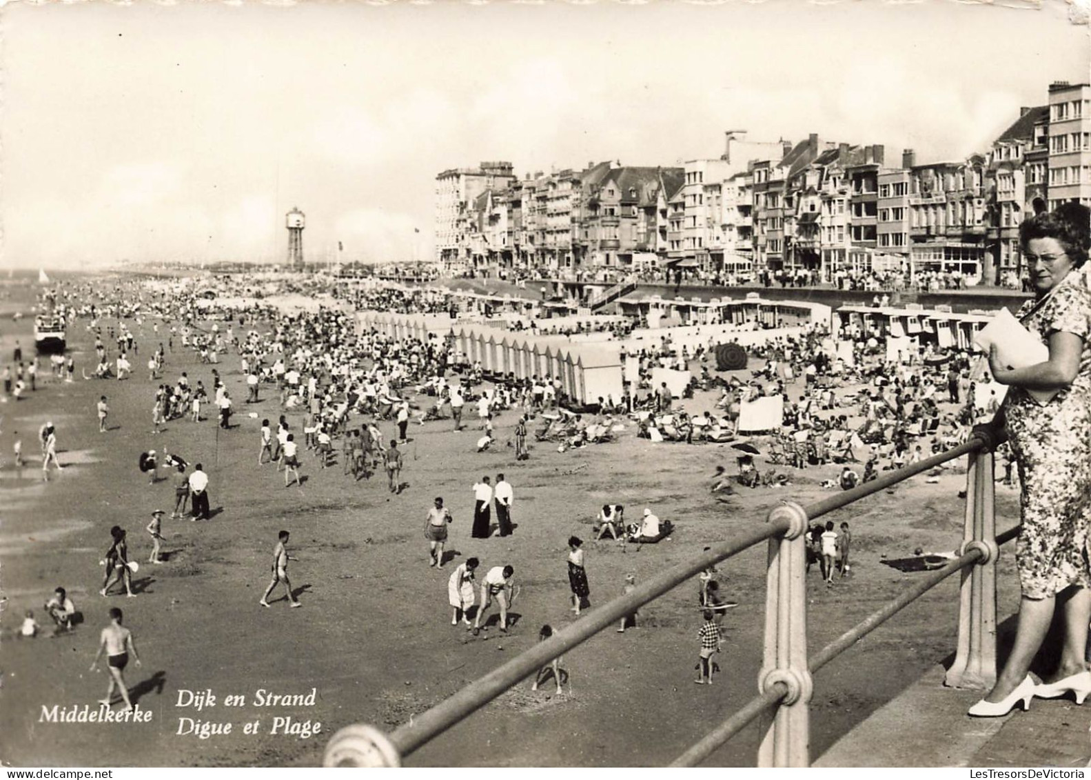 BELGIQUE - Middelkerke - Digue Et Plage-  Animé - Tentes - Carte Postale - Middelkerke