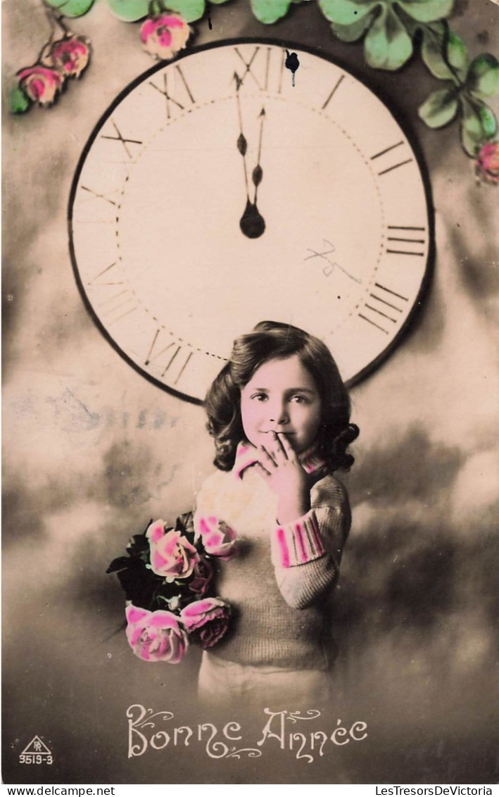 ENFANT - Bonne Année - Fillette Avec Un Bouquet De Fleurs - Horloge - Minuit - Carte Postale Ancienne - Other & Unclassified