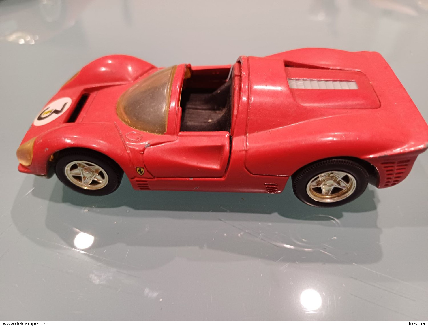 Ferrari 1967 330 P4 Au 1/38e - Burago