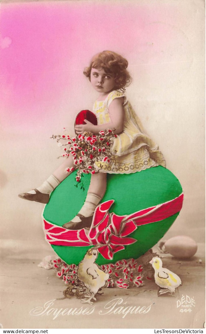 FÊTES ET VOEUX - Joyeuses Pâques - Fillette Sur Un Oeuf De Pâques - Carte Postale Ancienne - Easter