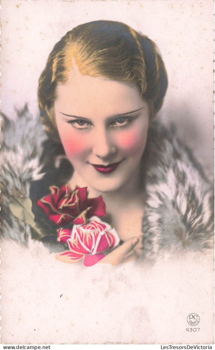 FANTAISIE - Femme Avec Des Roses - Regard Mystérieux - Carte Postale Ancienne - Women