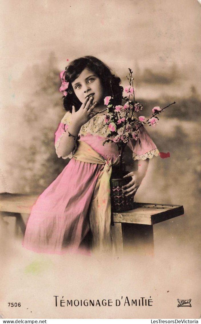 ENFANT - Fillette Assise Sur Un Banc Avec Un Pot De Fleurs - Témoignage D'Amitié - Carte Postale Ancienne - Sonstige & Ohne Zuordnung