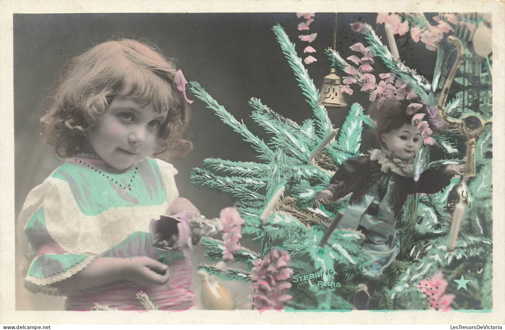FANTAISIES - Un Enfant Devant Un Sapin De Noël - STEBBING - PARIS INS - Carte Postale Ancienne - Autres & Non Classés