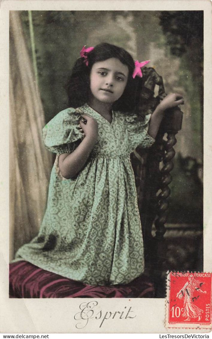 ENFANT - Esprit - Fillette Avec Une Robe Verte à Motifs - Rubans Roses  - Carte Postale Ancienne - Autres & Non Classés