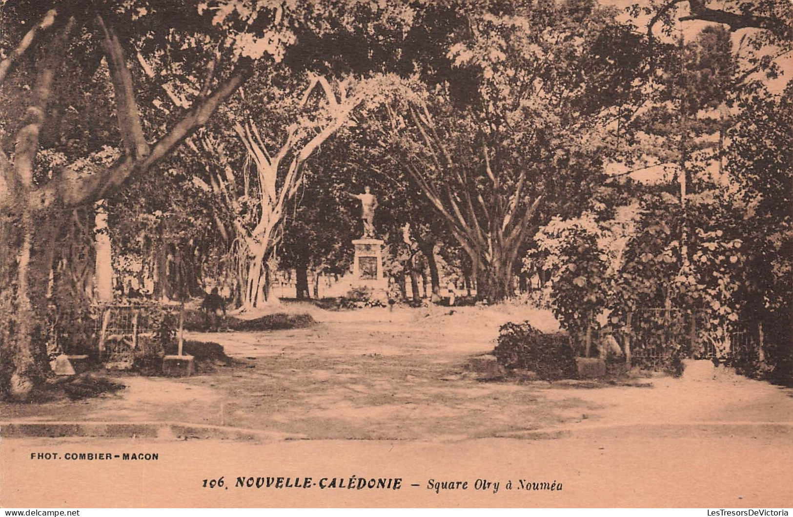 Nouvelle Calédonie - Square Olry à Nouméa ) Phot Combier Macon - Statue - Carte Postale Ancienne - Nieuw-Caledonië