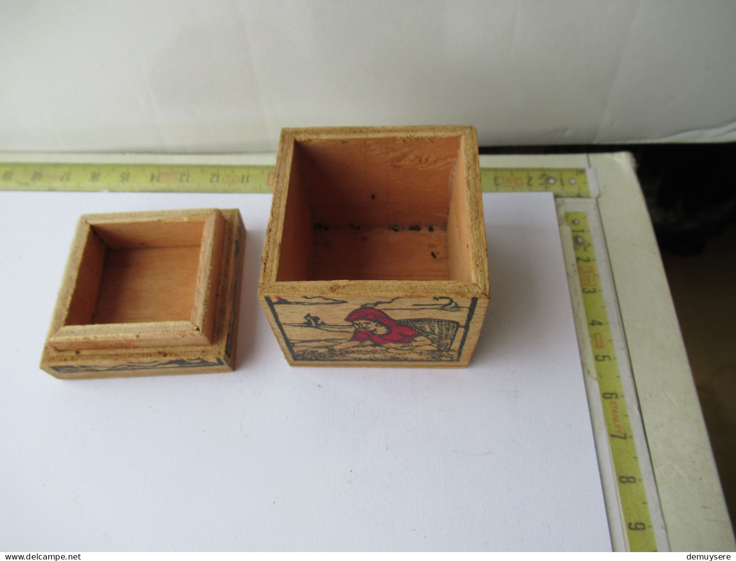 Lade 50 - SPECIALLLY PACKED FOR TREASURZ TEA  BLEISWIJK - BOITE EN BOIS - HOUTEN DOOSJE - 4.50 X 4.50 X 5 CM - Boxes