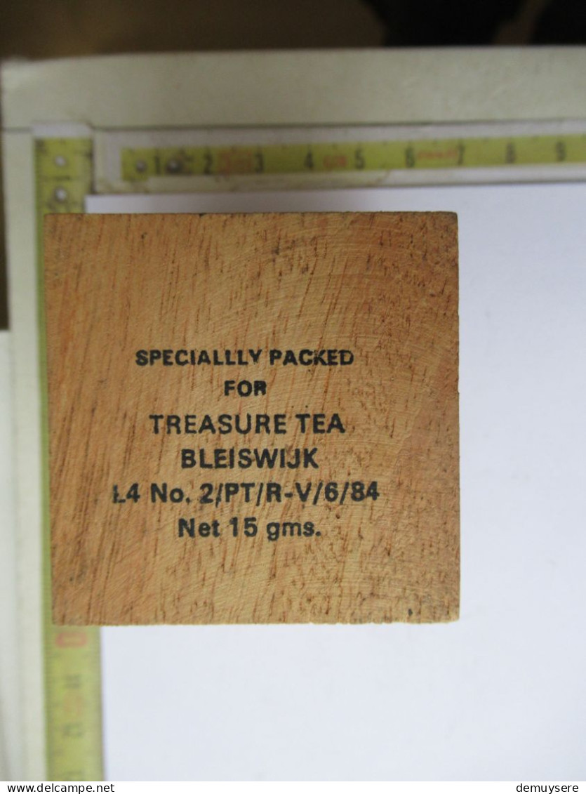 Lade 50 - SPECIALLLY PACKED FOR TREASURZ TEA  BLEISWIJK - BOITE EN BOIS - HOUTEN DOOSJE - 4.50 X 4.50 X 5 CM - Dosen