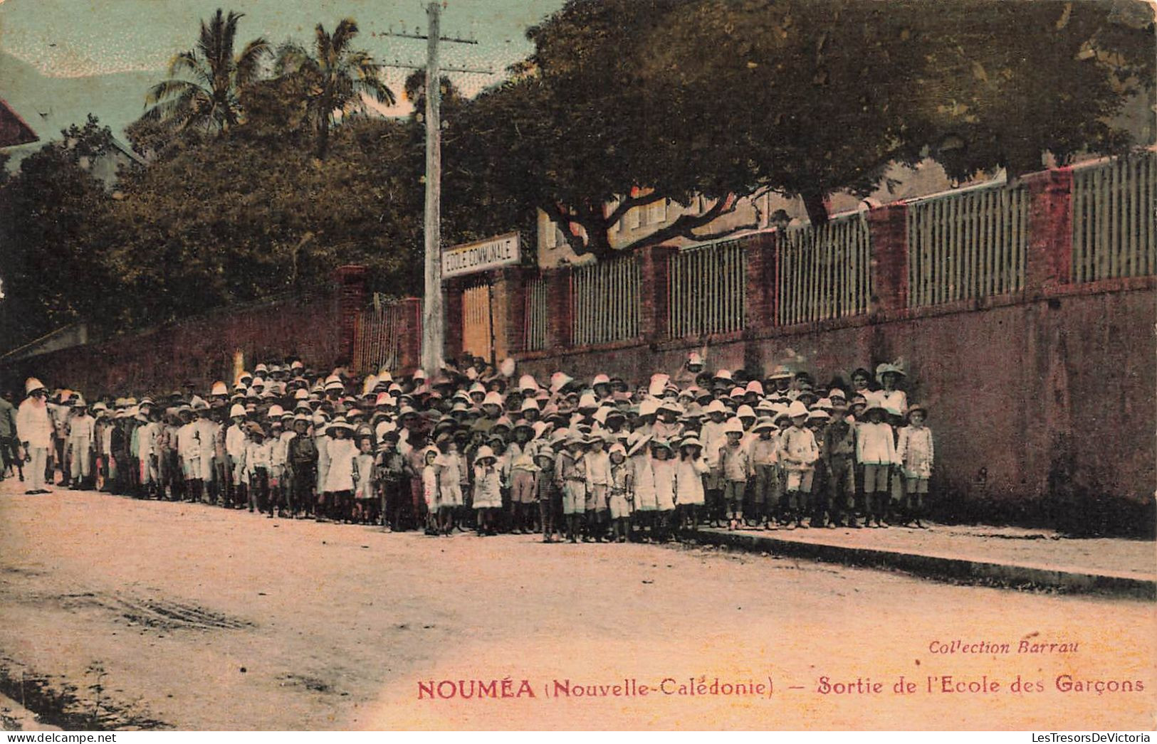 Nouvelle Calédonie - Nouméa - Sortie De L'ecole Des Garçons - Publ. Café - Colorisé - Animé  - Carte Postale Ancienne - Nueva Caledonia