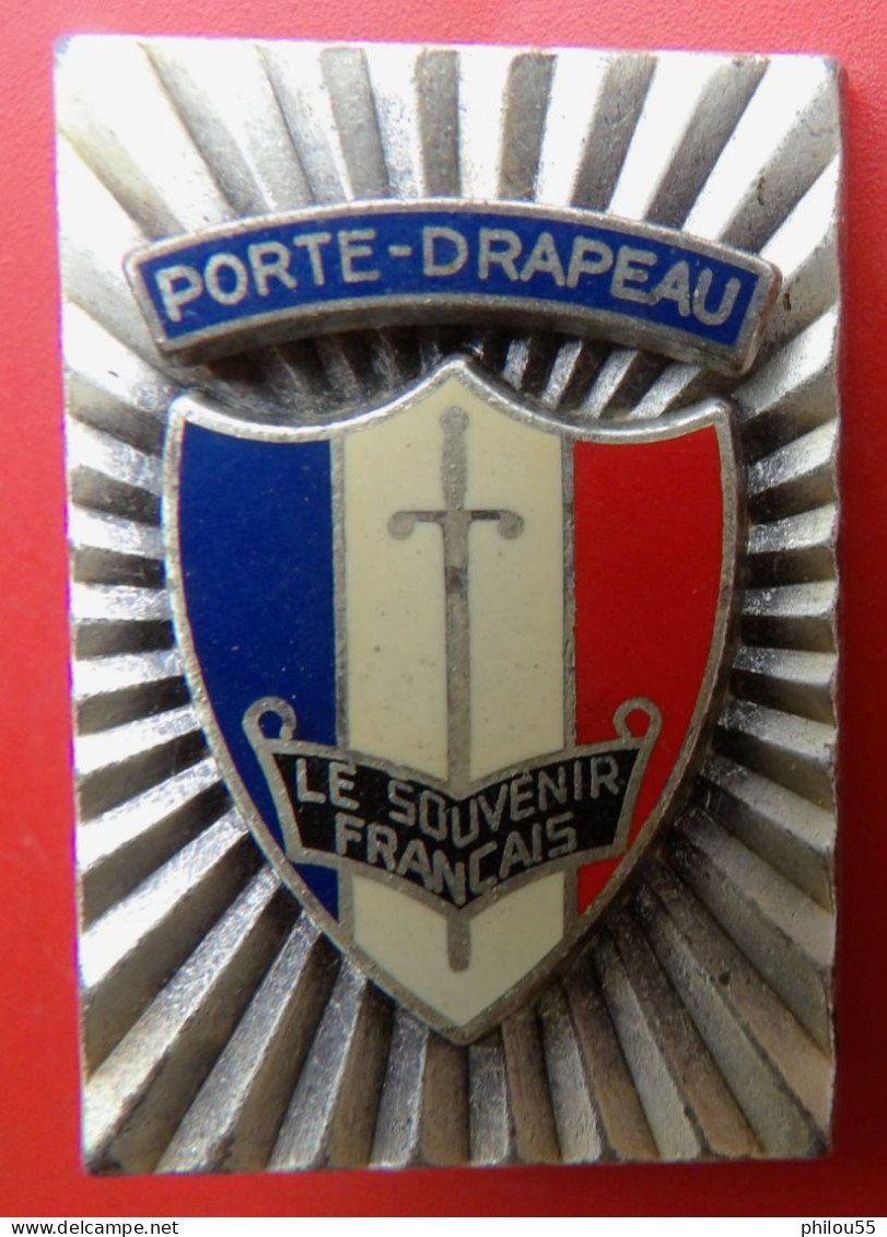 Insigne LE SOUVENIR FRANCAIS Porte-Drapeau - France