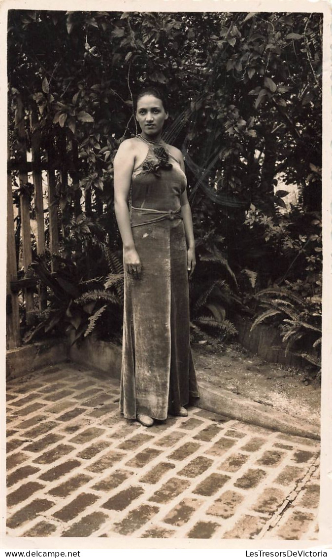 Nouvelle Calédonie - Carte Photo - Femme Nouméenne - Daté Nouméa 6 Mai 1937 - Carte Postale Ancienne - Nouvelle-Calédonie