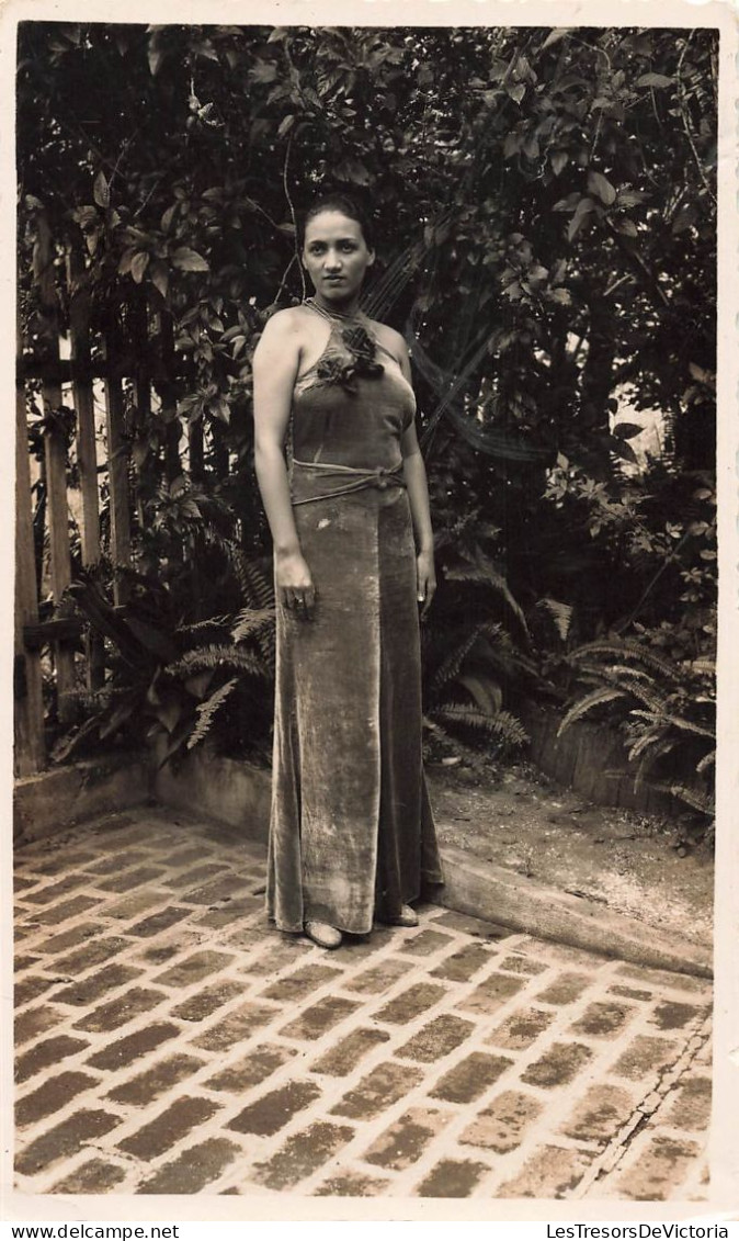 Nouvelle Calédonie - Carte Photo - Femme Nouméenne - Daté Nouméa 6 Mai 1937 - Carte Postale Ancienne - Nueva Caledonia