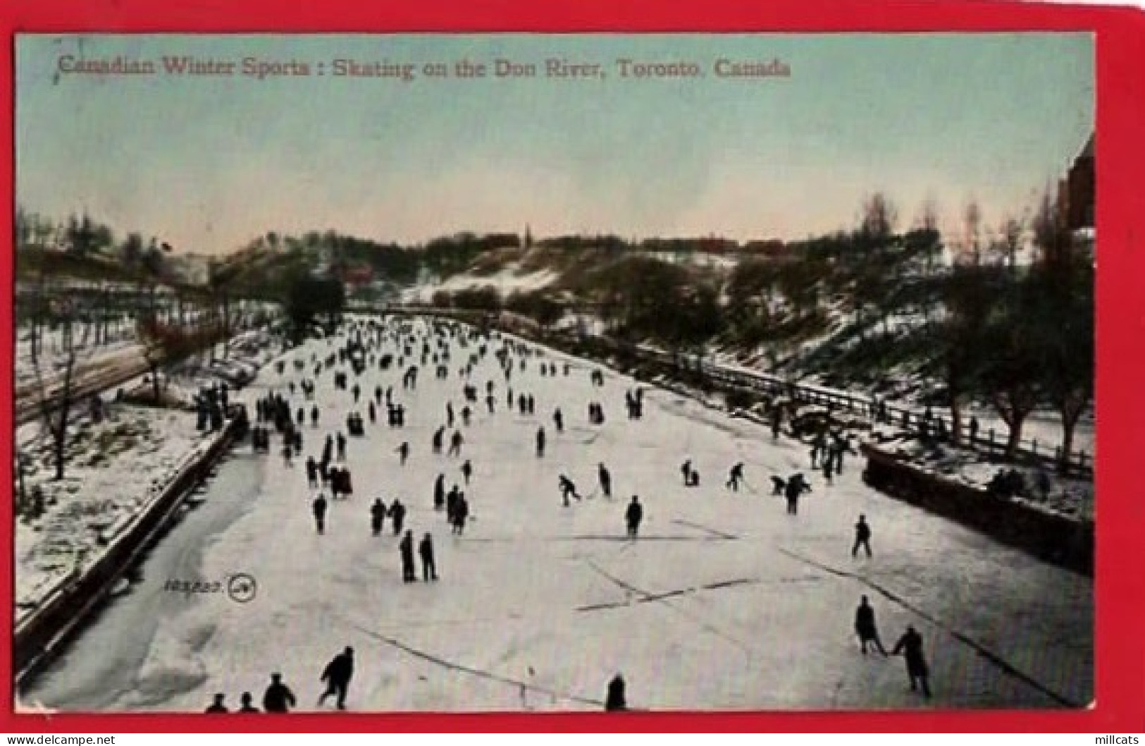 CANADA  ONTARIO   TORONTO  SKATING ON DON RIVER    WINTER SPORTS - Toronto