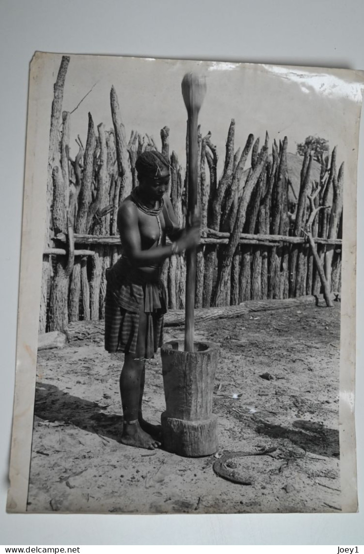 Portfolio original de Pierre Duverger pendant son voyage en Afrique en 1957 en 2CV, Format 30/40 40 photos