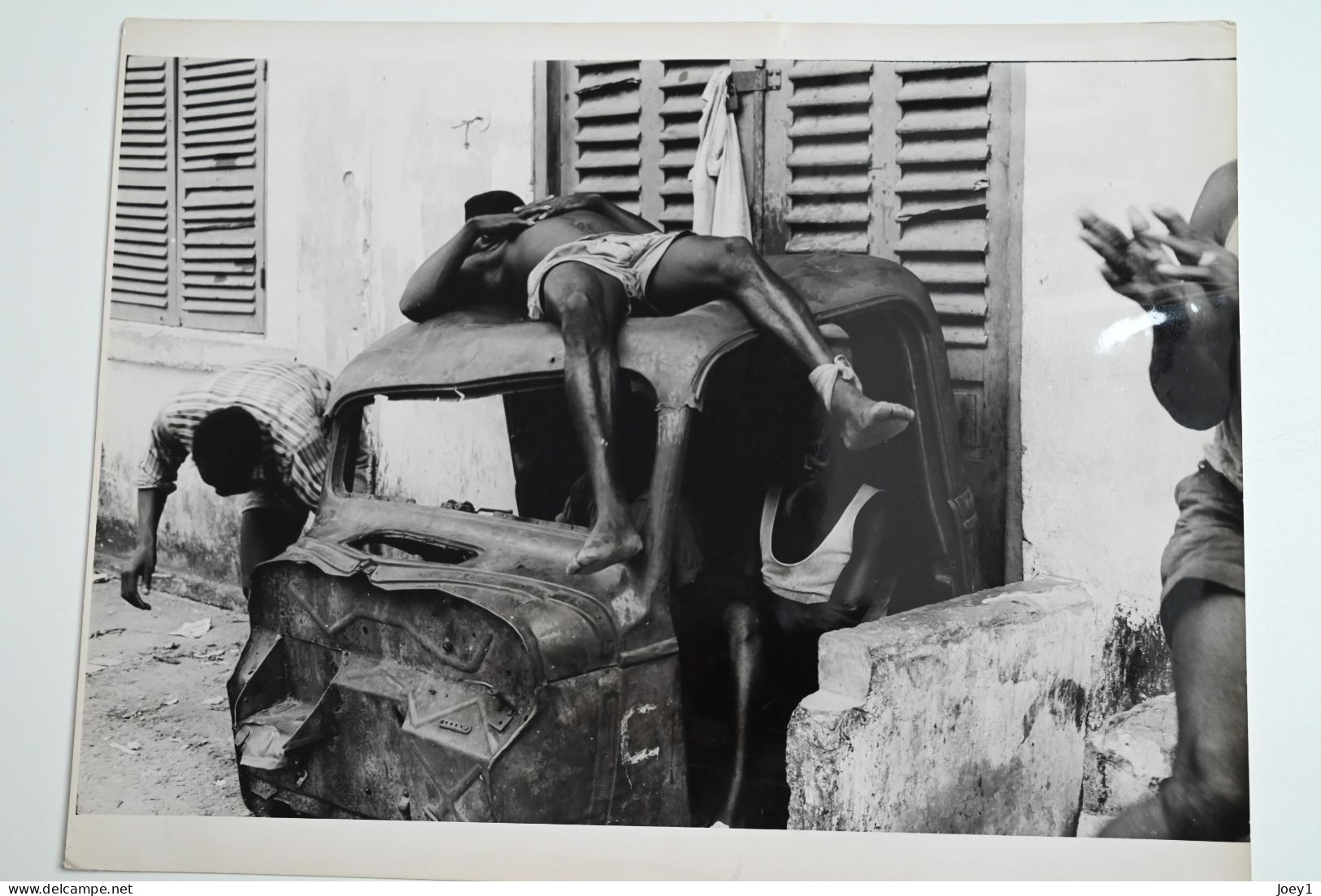 Portfolio original de Pierre Duverger pendant son voyage en Afrique en 1957 en 2CV, Format 30/40 40 photos