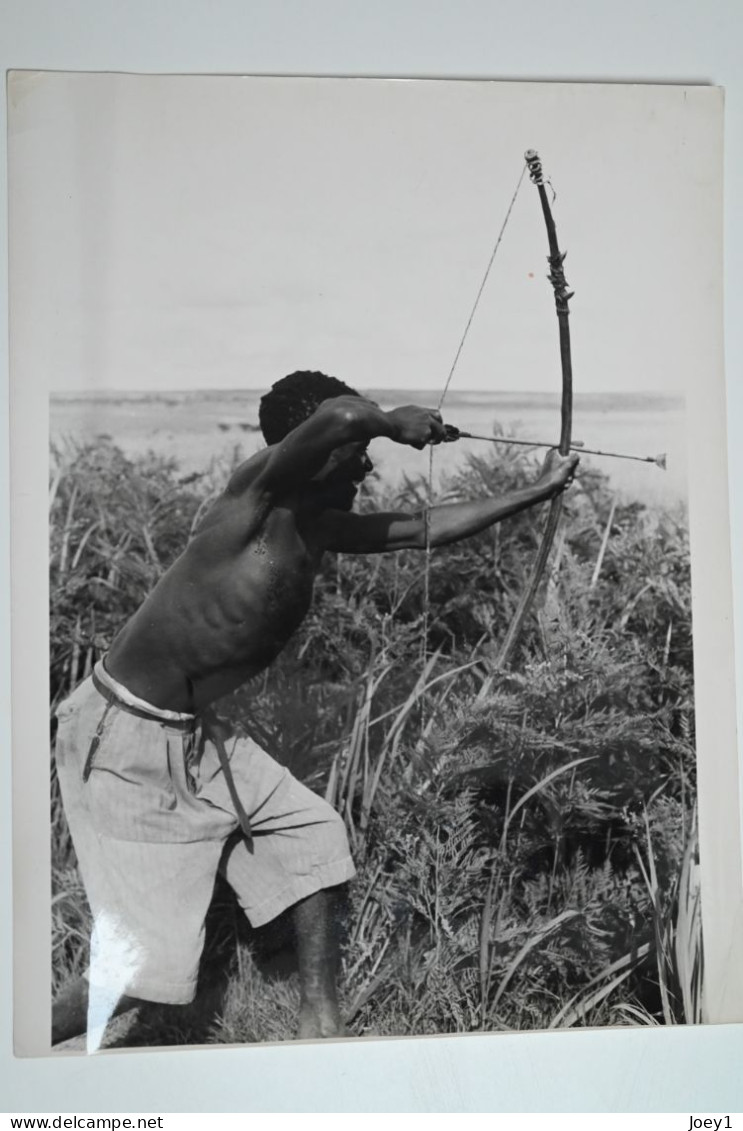 Portfolio original de Pierre Duverger pendant son voyage en Afrique en 1957 en 2CV, Format 30/40 40 photos