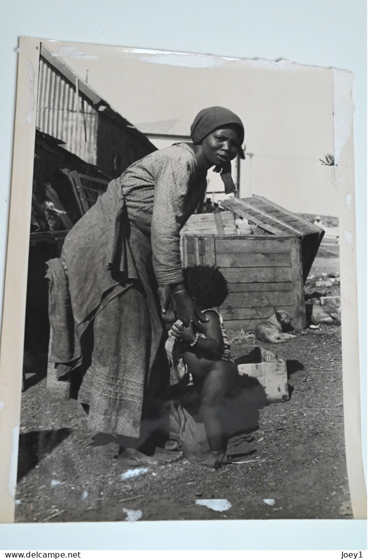 Portfolio original de Pierre Duverger pendant son voyage en Afrique en 1957 en 2CV, Format 30/40 40 photos