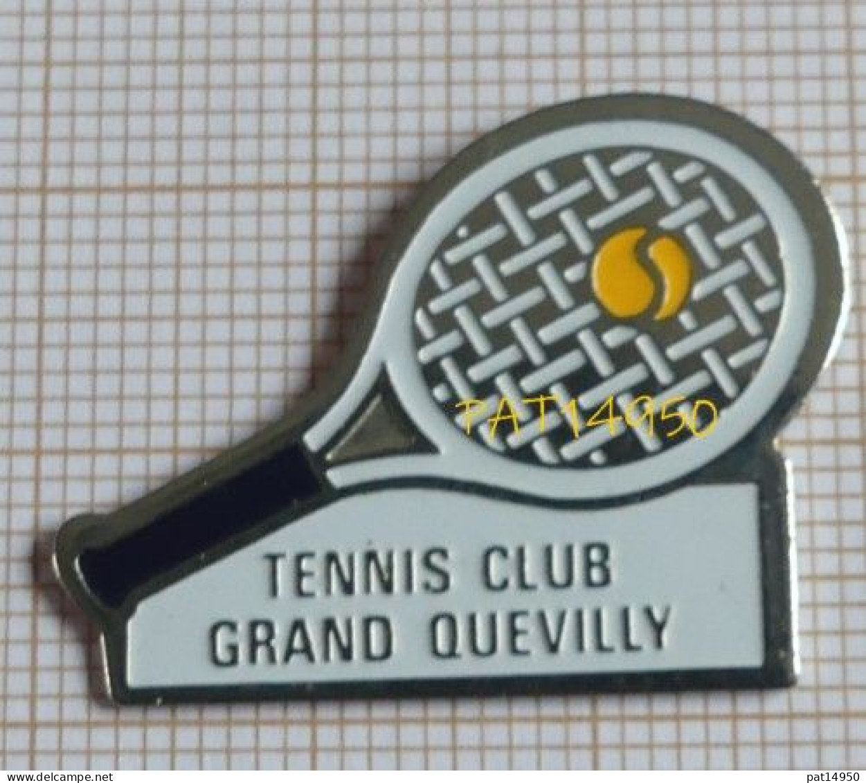 PAT14950 TENNIS CLUB De GRAND QUEVILLY Dpt 76 SEINE MARITIME RAQUETTE BALLE JAUNE - Tennis