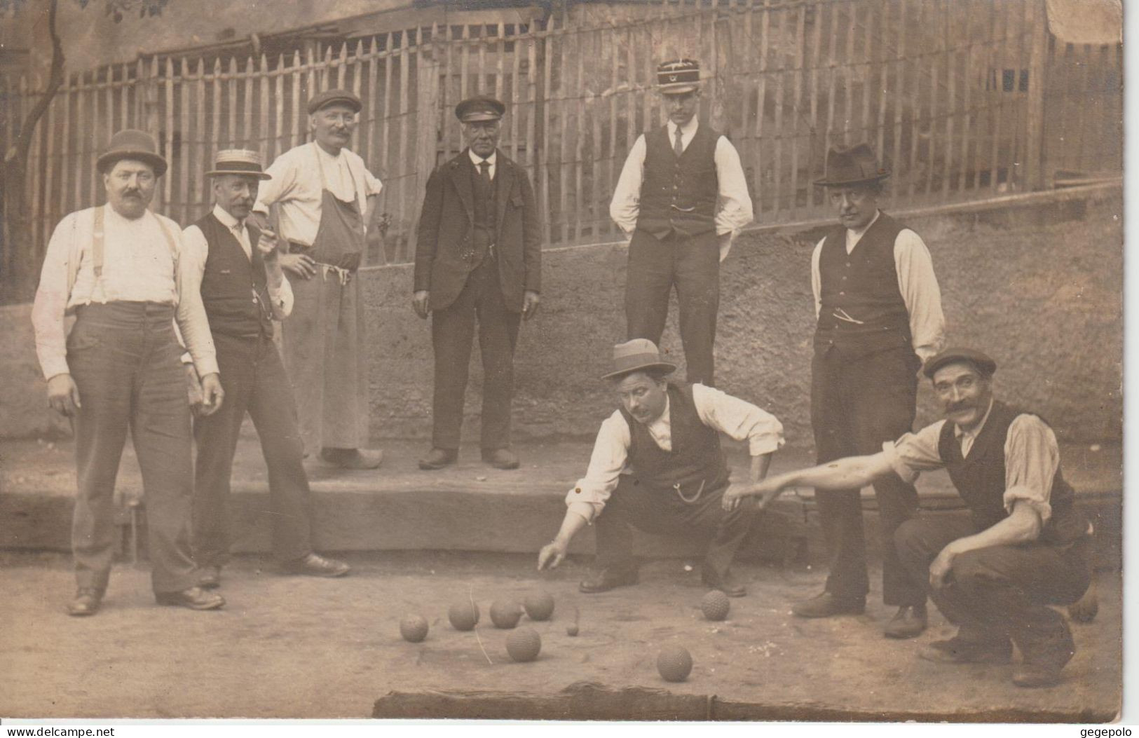 Une Partie De Boules à Localiser ( Carte Photo ) - Boule/Pétanque