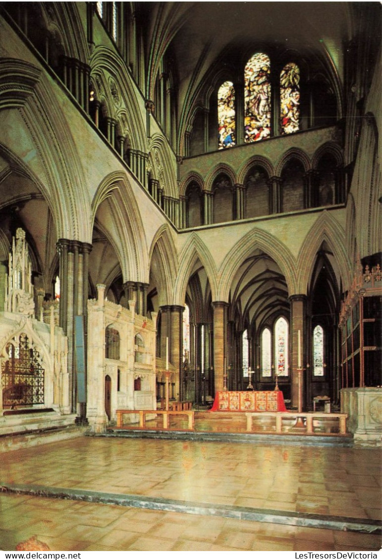 ROYAUME-UNI - Salisbury Cathedral The Sanctuary - Carte Postale - Other & Unclassified