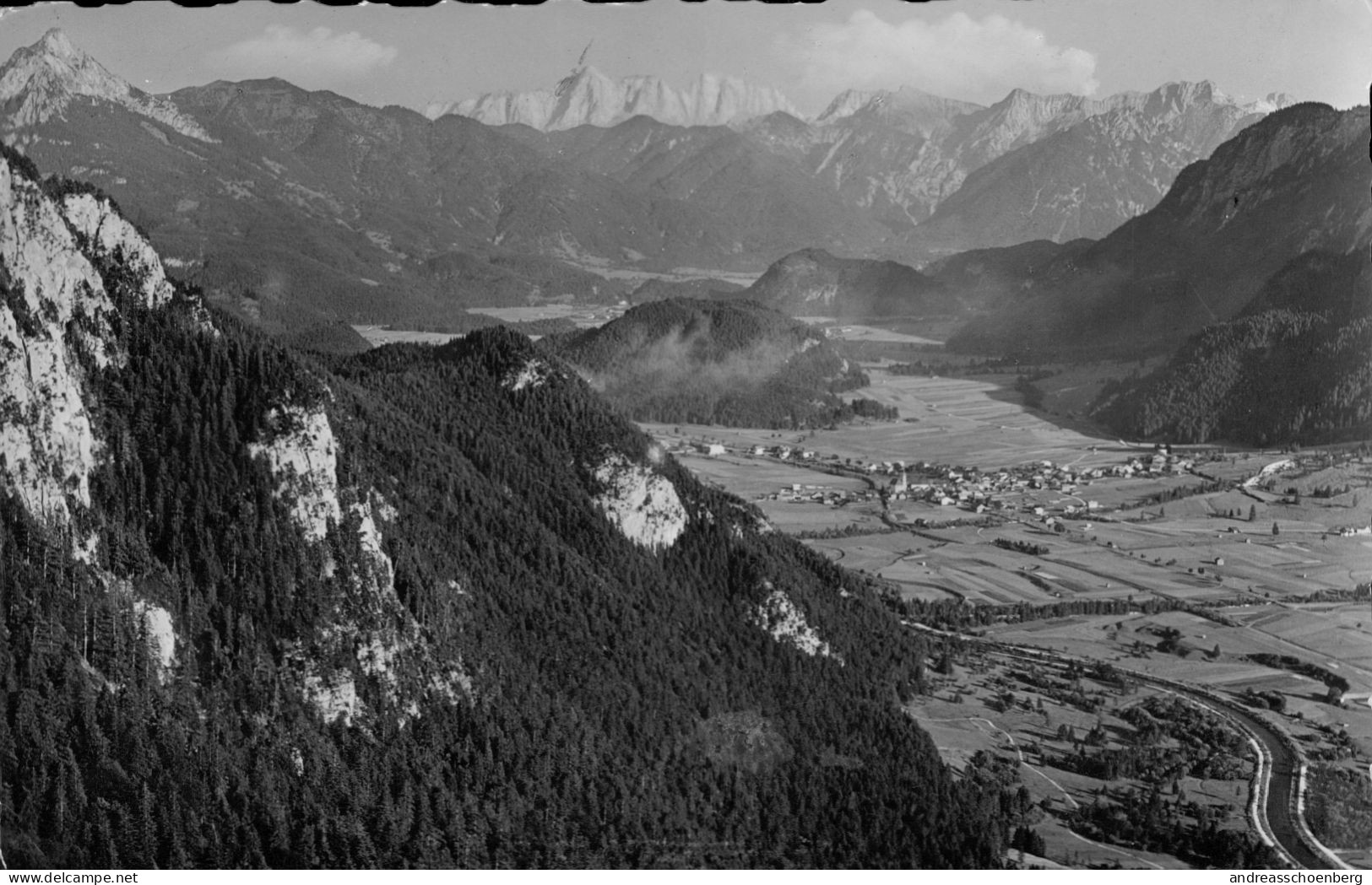 Vils Mit Säuling, Zugspitze Und Mieminger Gruppe - Vils