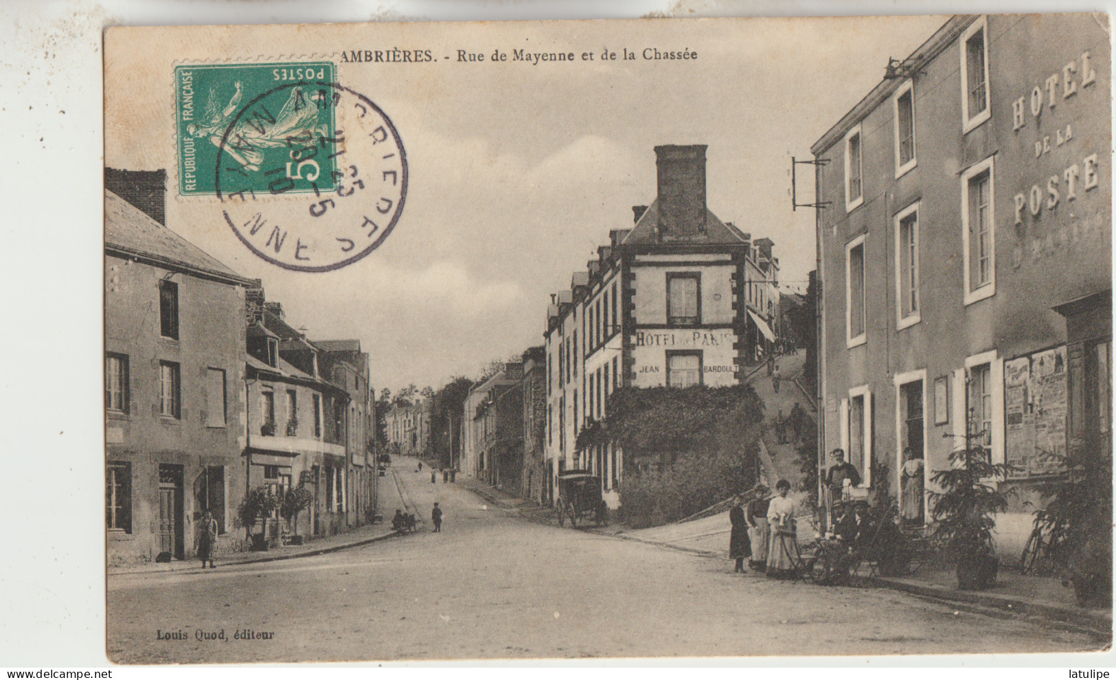 Ambrieres 53  Carte  Circulée Timbrée  La Rue De Mayenne Et De La Chassée Hotel De La Poste Tres Animé En Face Café Et V - Ambrieres Les Vallees