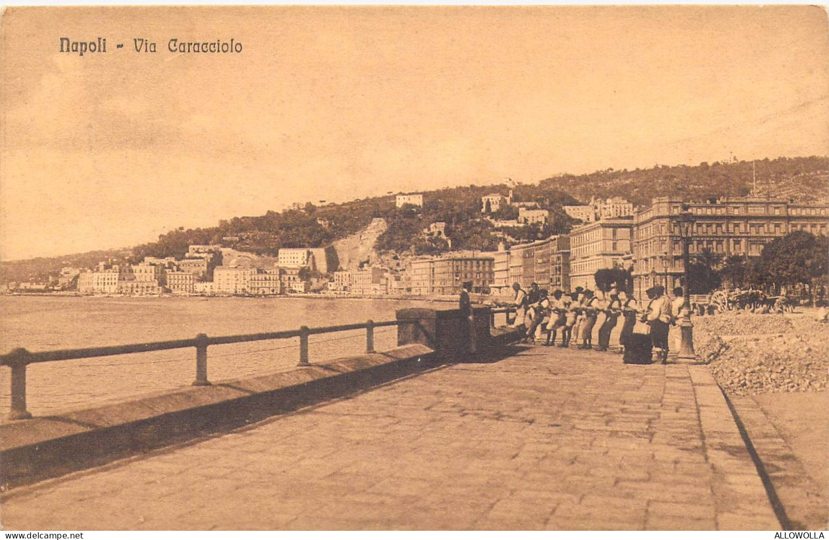 25912 " NAPOLI-VIA CARACCIOLO " PESCATORI CHE TIRANO LE RETI-VERA FOTO-CART.POST. SPED.1912 - Casoria