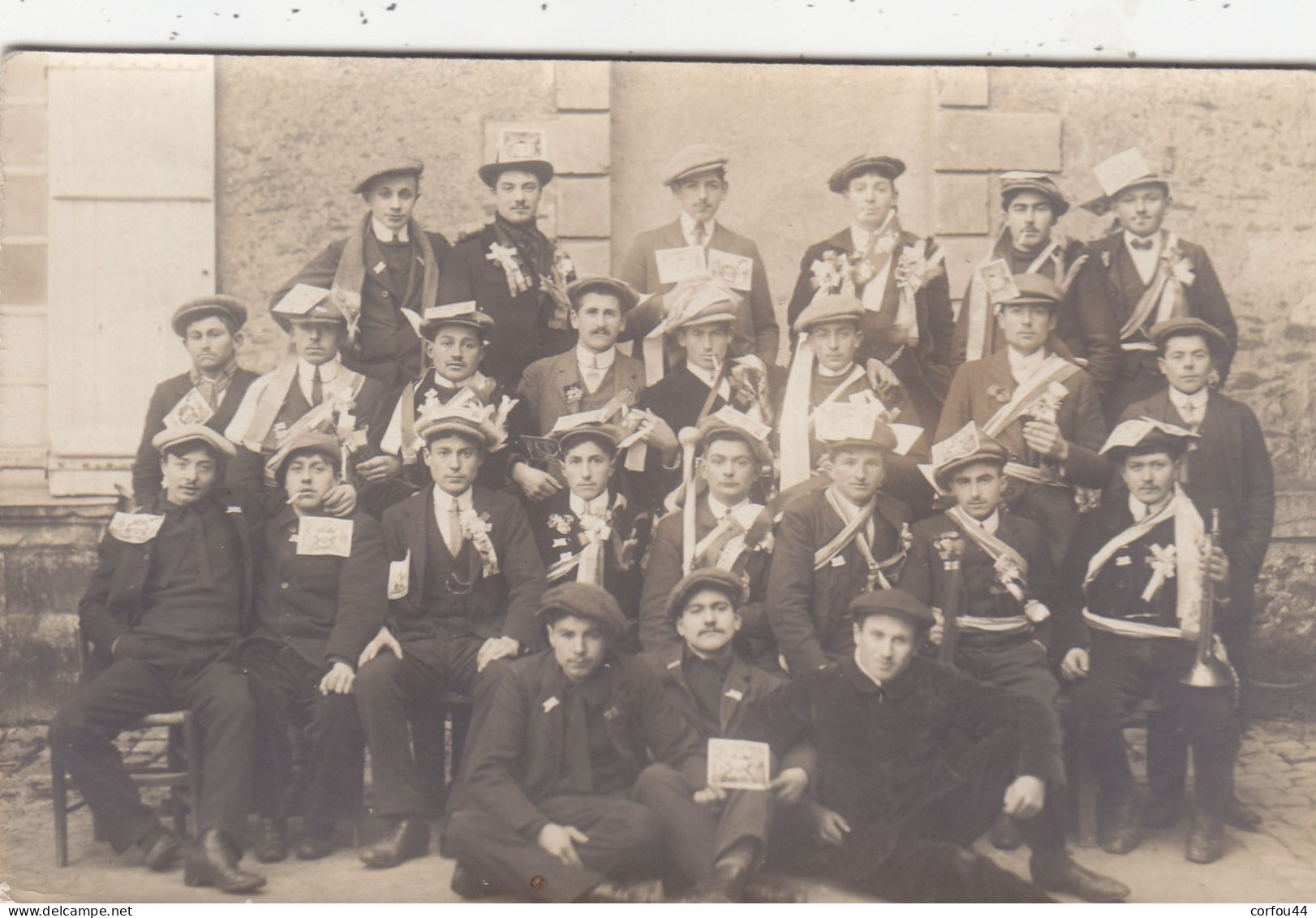 49 - St GEORGES Sur LOIRE ; Groupe De Conscrits - Carte Photo Ss Mention De Photographe - Même Provenance - Rare. - Saint Georges Sur Loire