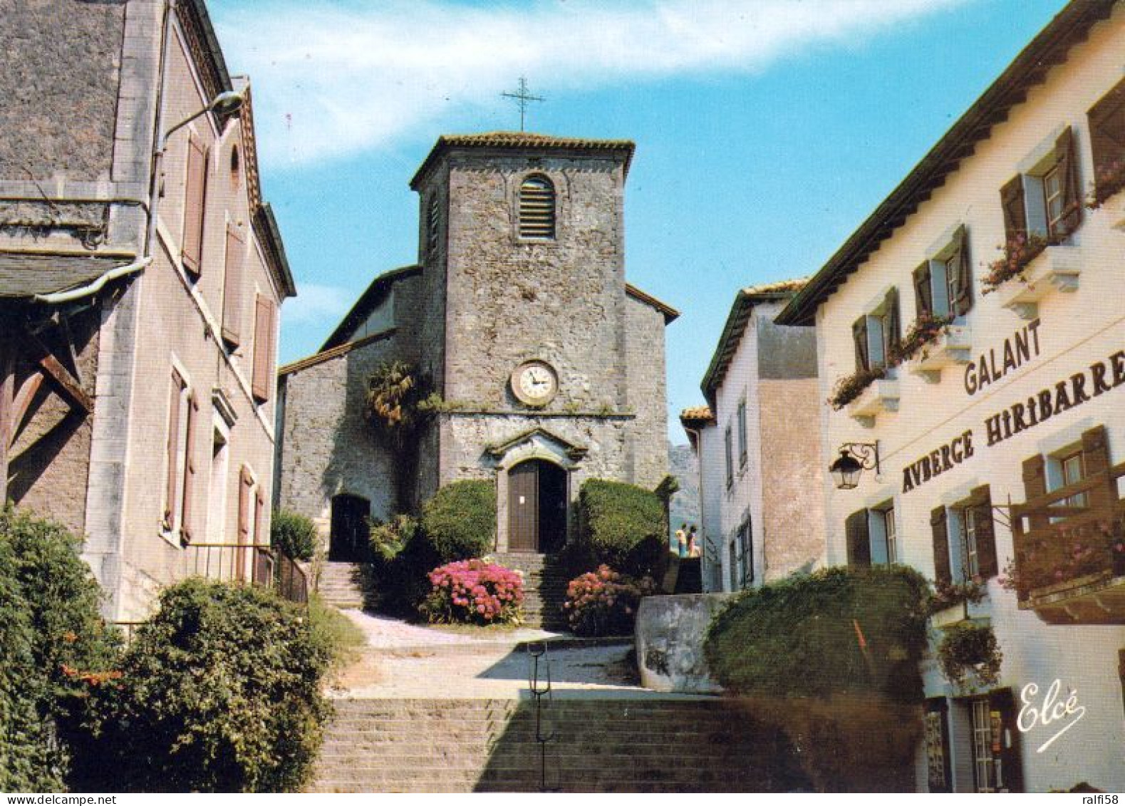 1 AK Frankreich * Biriatou Mit Der Kirche Saint-Martin - Erbaut Im 16. Jahrhundert - Département Pyrénées-Atlantiques * - Biriatou