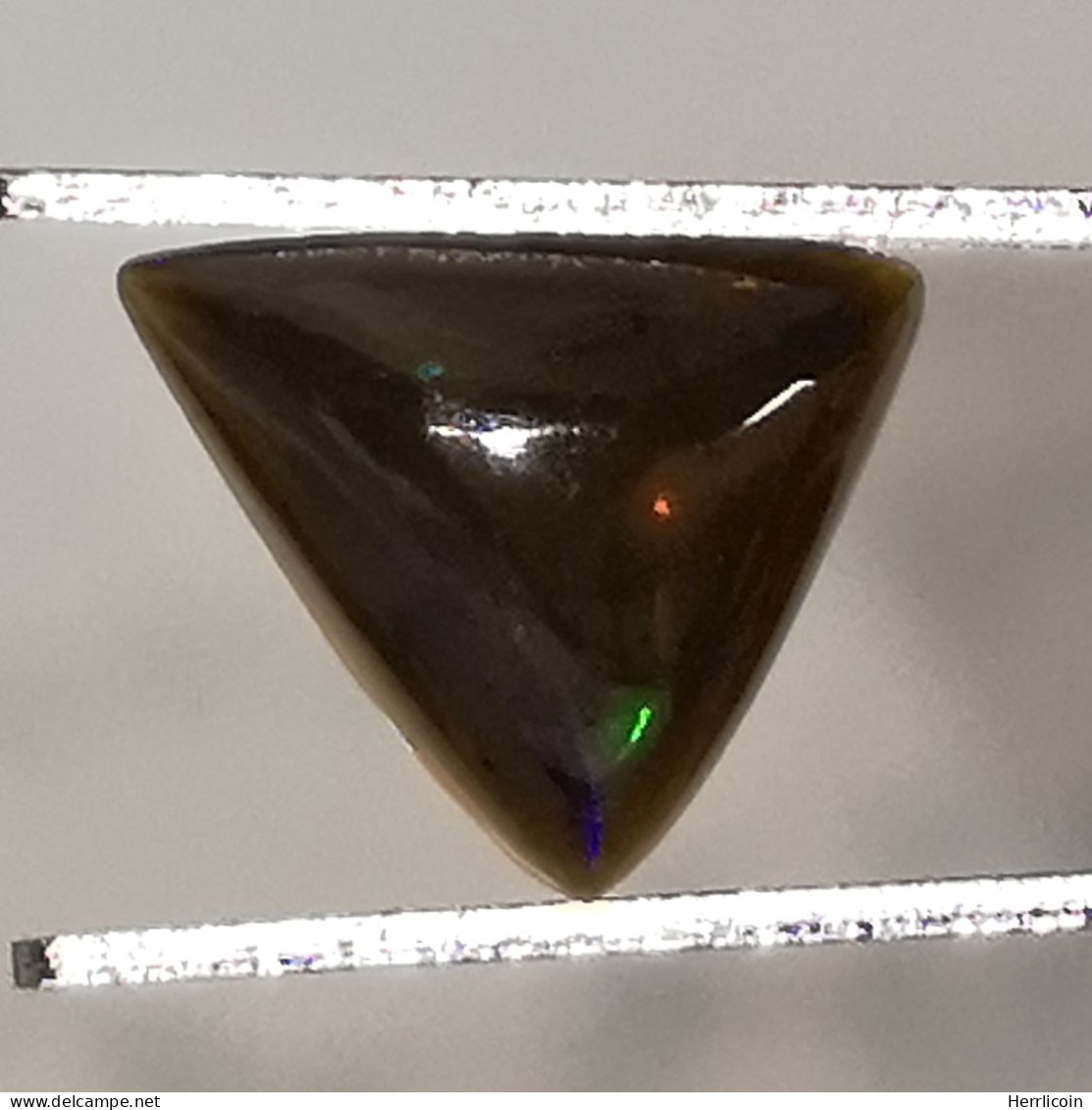 Opale Noire Traitée D'Ethiopie - Triangle 1.65 Carat - 11.2 X 9.2 X 4.3 Mm - Ópalo