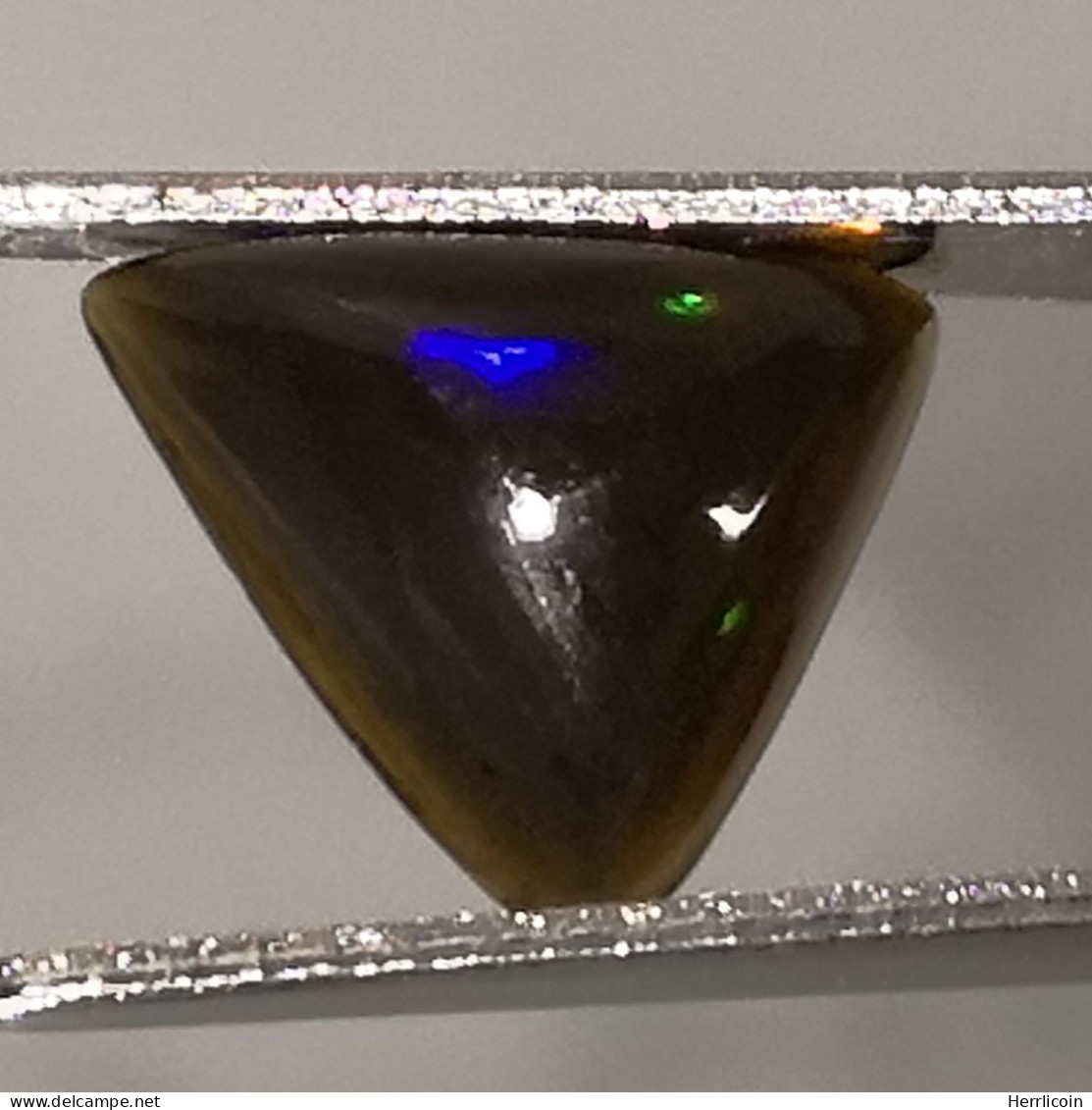 Opale Noire Traitée D'Ethiopie - Triangle 1.65 Carat - 11.2 X 9.2 X 4.3 Mm - Opal